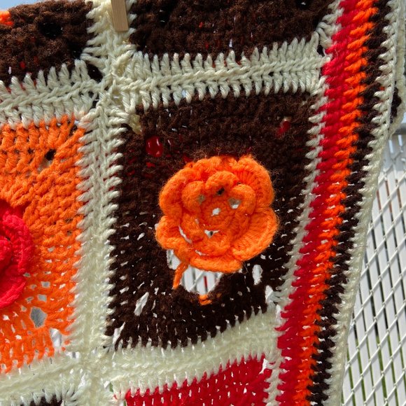 Vintage 70's Crochet Granny Square Afghan Raised 3D flower design Large Size - Picture 6 of 11